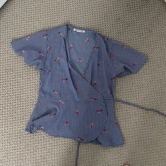 Patterned Wrap Top - Picture 4 of 5